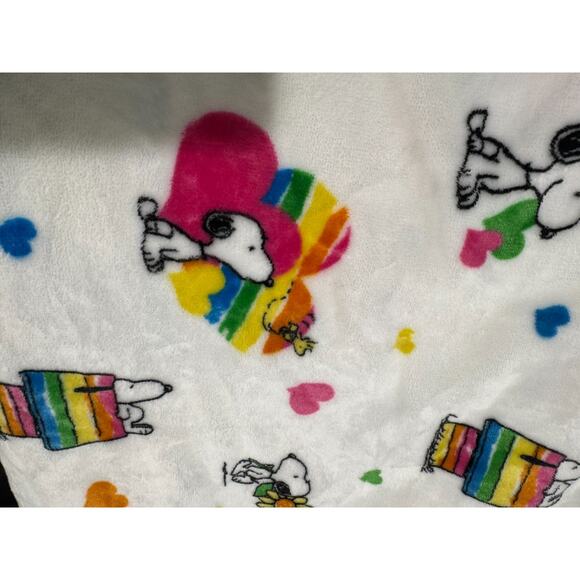 Peanuts Snoopy Plush Throw Blanket Rainbows White Soft Cozy 48"x70" Mint - Picture 4 of 7